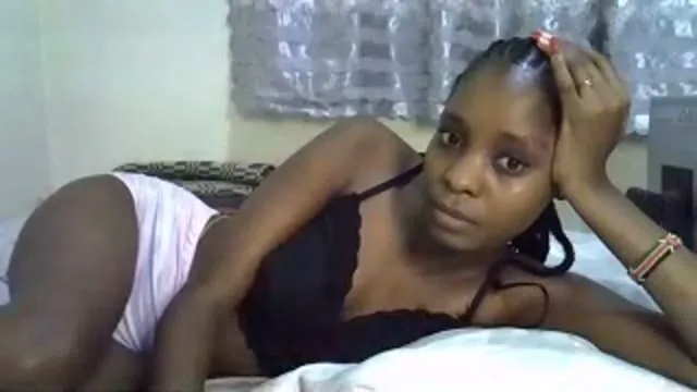 Camgirl Ebonysly en live webcam amateur