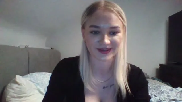 Camgirl RoseWet en live webcam amateur