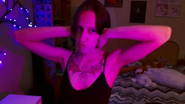 Camgirl SecretPoison en live webcam amateur