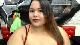 Camgirl Bigsluty4u en live webcam amateur