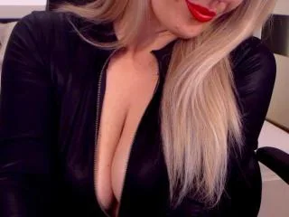 Camgirl MousseAuChocolat en live webcam amateur