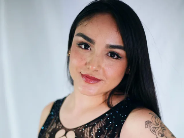 Camgirl SarayBangerr en live webcam amateur