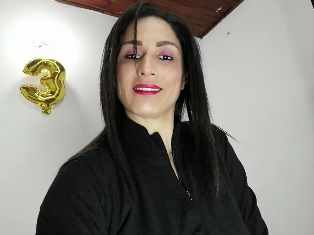 Camgirl DaliaHot en live webcam amateur