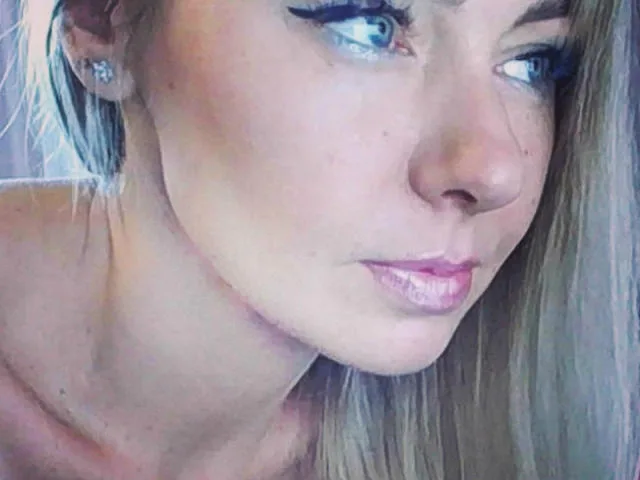 Camgirl Aveta en live webcam amateur