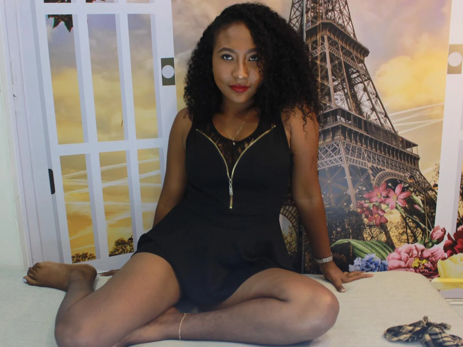 Camgirl CaroldelaTorre en live webcam amateur sur Mustvideos