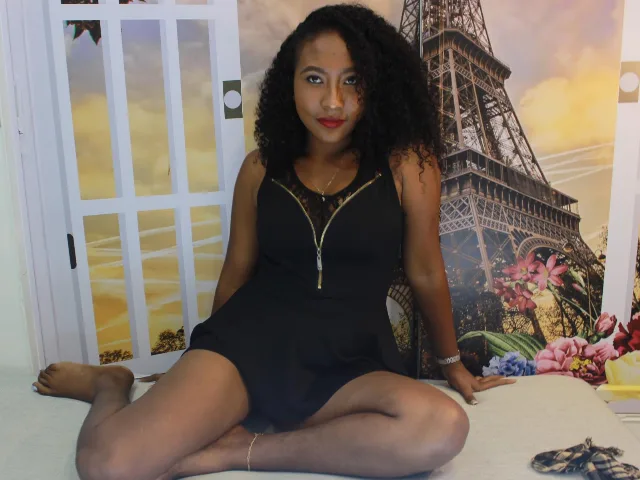 Camgirl CaroldelaTorre en live webcam amateur