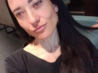 Camgirl BellaJulls en live webcam amateur