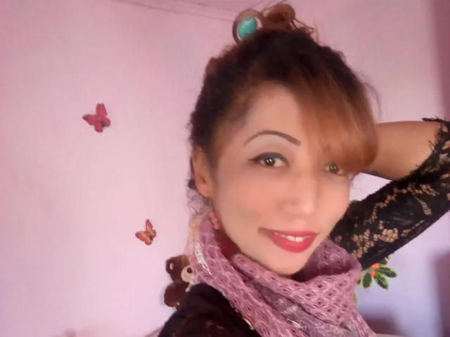 Camgirl AnniaTattoo en live webcam amateur