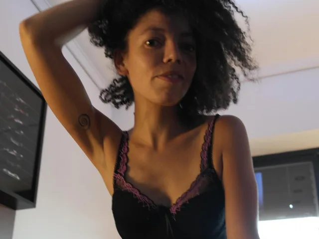 Camgirl DreamyLatina en live webcam amateur