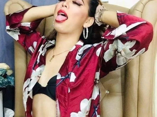 Camgirl AsianDesireTS en live webcam amateur