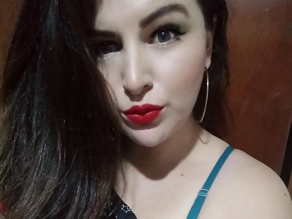 Camgirl CamilaHot69 en live webcam amateur sur Mustvideos