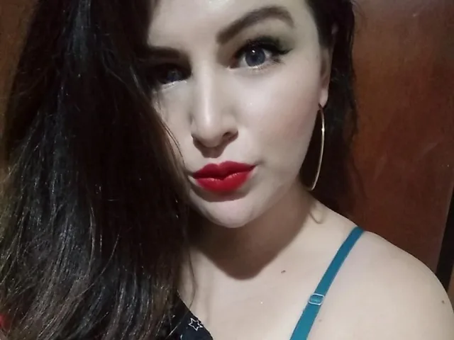 Camgirl CamilaHot69 en live webcam amateur