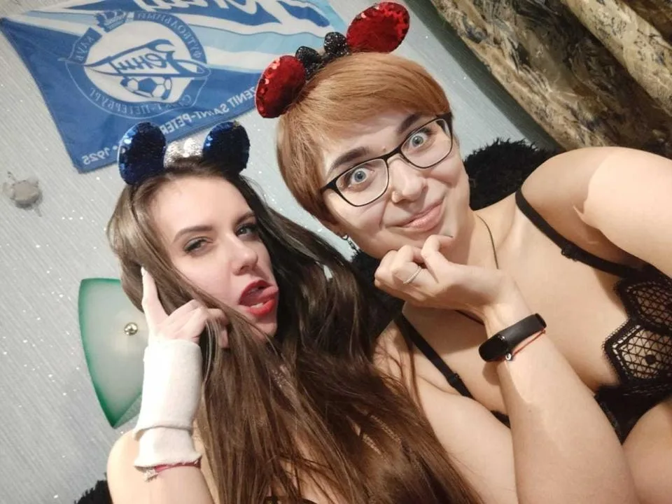 Camgirl MilanaAndHolly en live webcam amateur sur Mustvideos