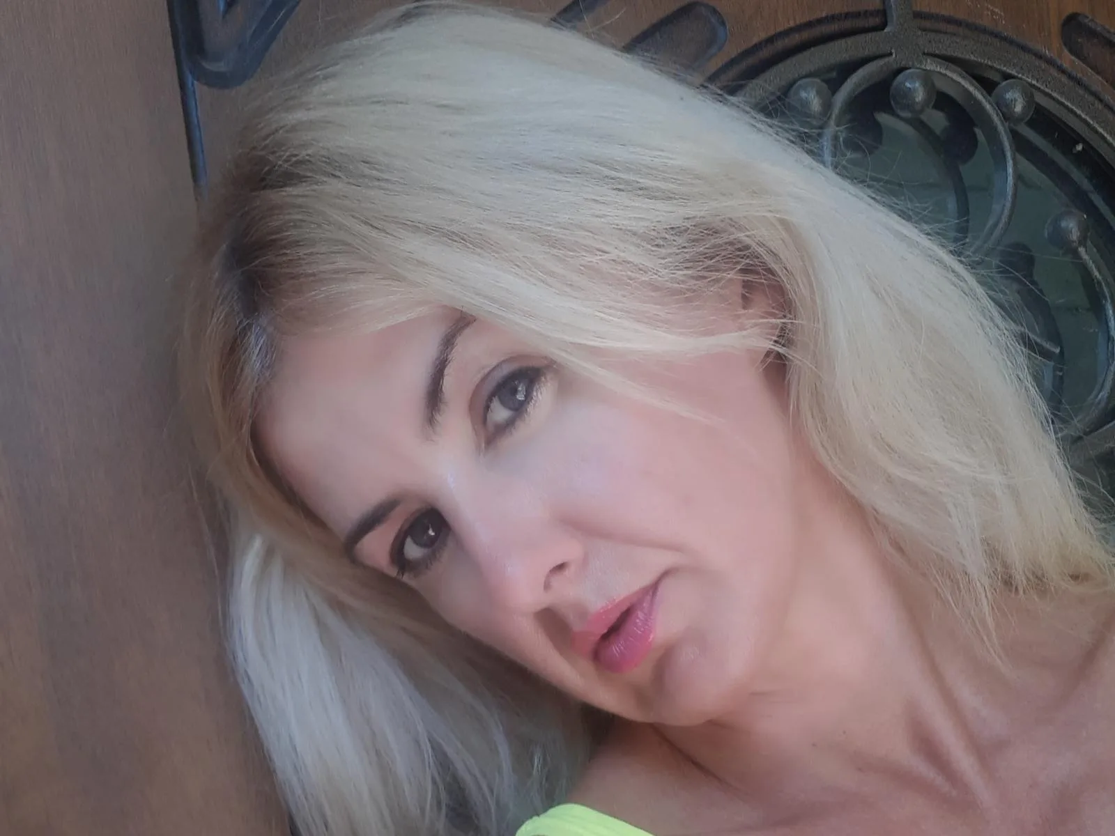 Camgirl TianaQLove en live webcam amateur sur Mustvideos