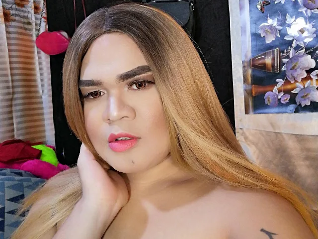 Camgirl AsianTrans en live webcam amateur