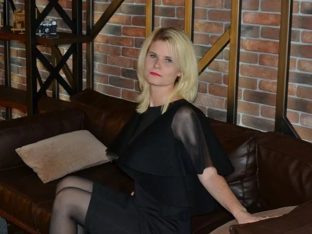 Camgirl LilyBacker en live webcam amateur