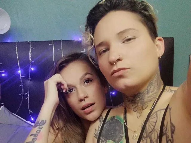 Camgirl CataAndAliceHot69 en live webcam amateur
