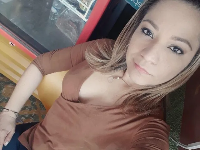Camgirl AvrilRc en live webcam amateur