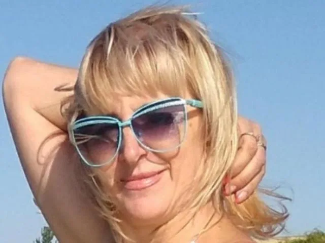 Camgirl RoseQMagic en live webcam amateur
