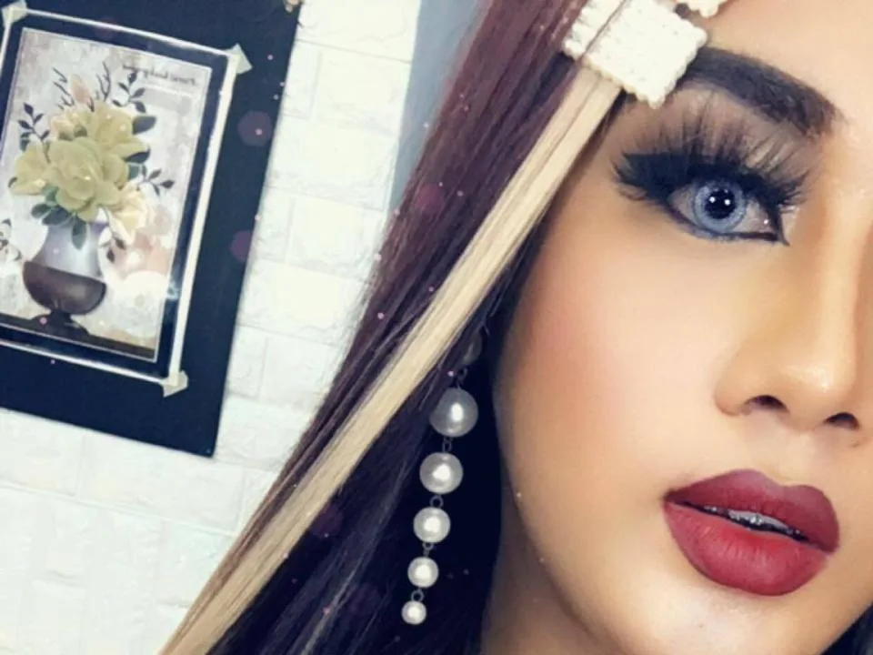 Camgirl MasterLongCock en live webcam amateur sur Mustvideos