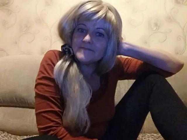 Camgirl SunnyLovesU en live webcam amateur
