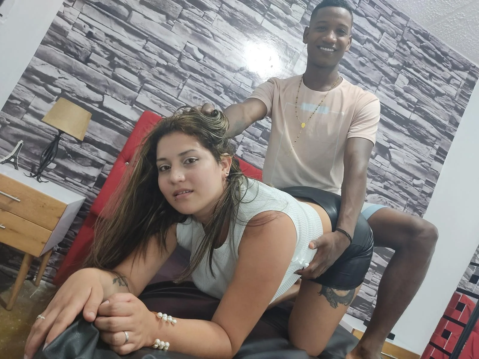 Camgirl BlaackAndWhite en live webcam amateur sur Mustvideos