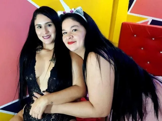 Camgirl KatiaandLaura en live webcam amateur
