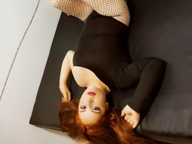 Camgirl SamantaLeEst en live webcam amateur