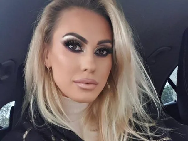 Camgirl Mojoo en live webcam amateur