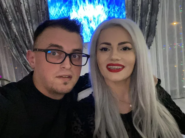 Camgirl UsTheCouple en live webcam amateur
