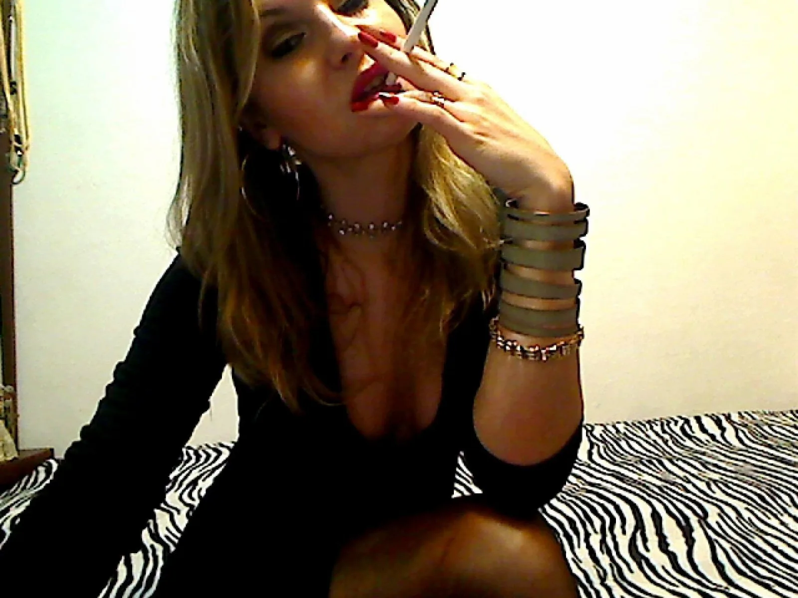 Camgirl MistressOfShadow en live webcam amateur sur Mustvideos