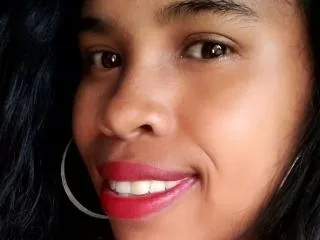 Camgirl LaryaCutie en live webcam amateur