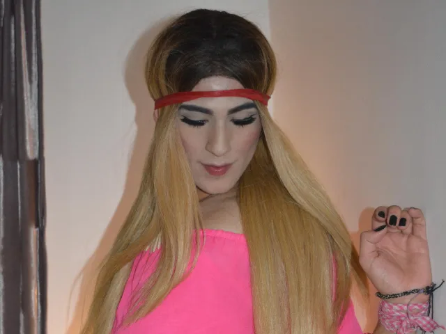 Camgirl ConnieDoe en live webcam amateur