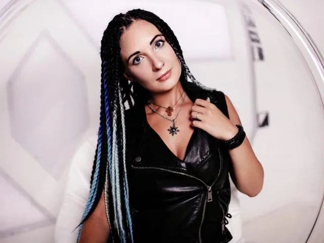 Camgirl AdeleStrickt en live webcam amateur