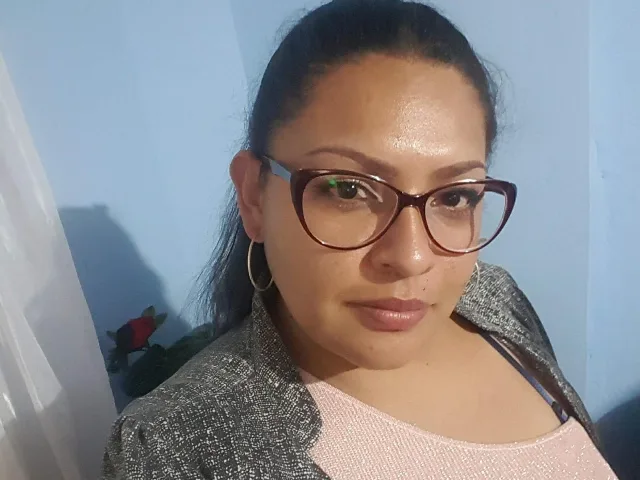 Camgirl Adi69 en live webcam amateur