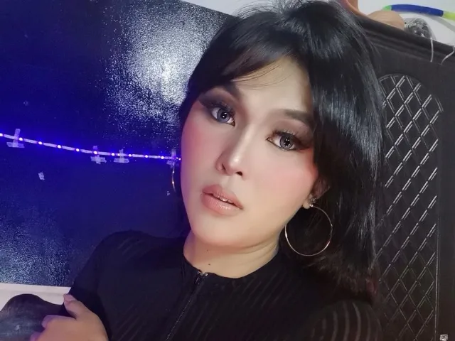 Camgirl HUGEcockBELLAx en live webcam amateur