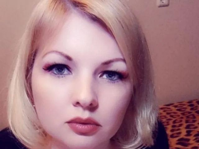 Camgirl AngelaBlow en live webcam amateur