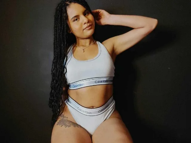 Camgirl IzzyPink en live webcam amateur