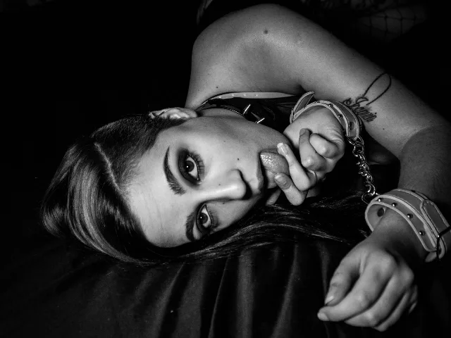 Camgirl BrokenBrat en live webcam amateur