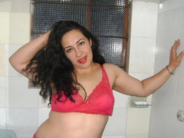 Camgirl SexyHotLatinexx en live webcam amateur