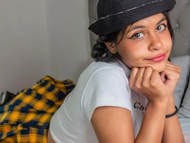 Camgirl LucyLewis en live webcam amateur