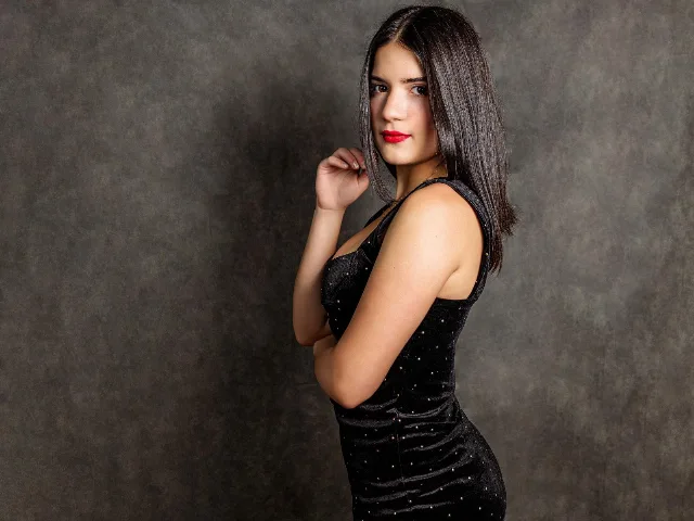 Camgirl AdaMorett en live webcam amateur