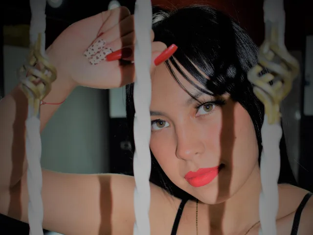 Camgirl AmaraGutierrez en live webcam amateur