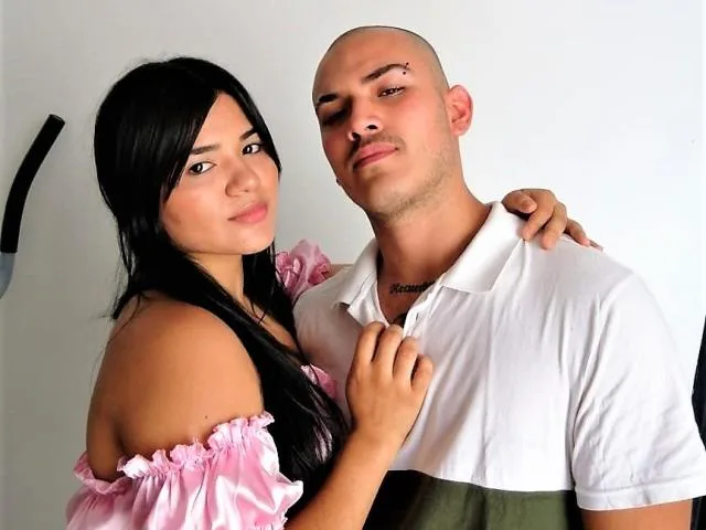 Camgirl MeganAndDrake en live webcam amateur
