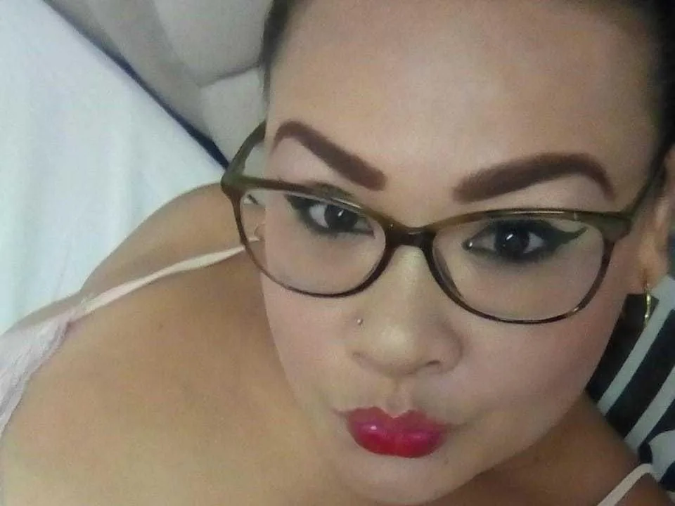 Camgirl GemaBacker en live webcam amateur sur Mustvideos