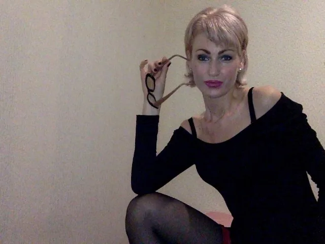 Camgirl HotBlondeeGirl en live webcam amateur