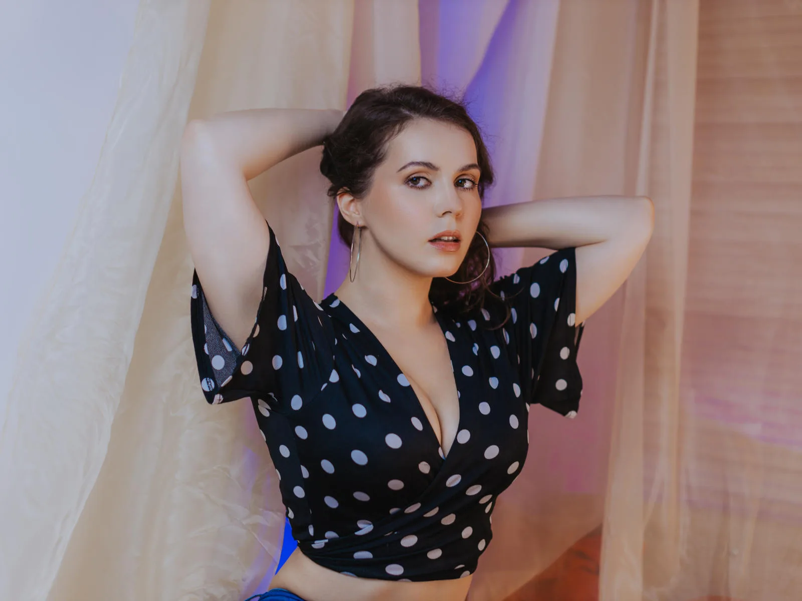 Camgirl MiraMinth en live webcam amateur sur Mustvideos