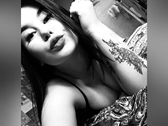 Camgirl NikkiOhFbest en live webcam amateur