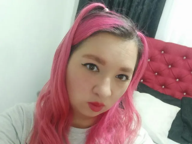 Camgirl YolandiVizzer69 en live webcam amateur