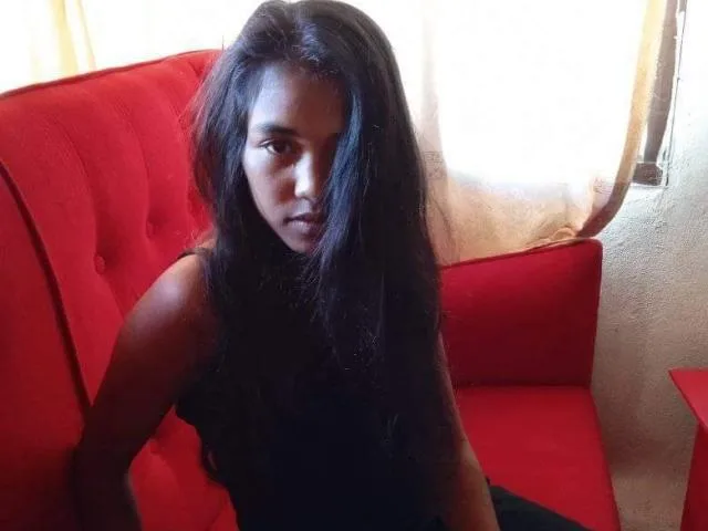 Camgirl Rosalienne en live webcam amateur sur Mustvideos